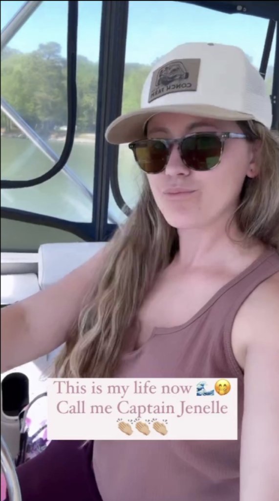 ~Jenelle Evans: Did She Pay For Her $60,000 Houseboat With OnlyFans Earnings?!~
https://t.co/vXDlQz4WSm
Last week, we reported on the surprising news that Jenelle Evans bought a boat.
And folks, this was not just any old boat,.
Believe it or not, Jenelle shelled out n... https://t.co/NdEAA6W1bM