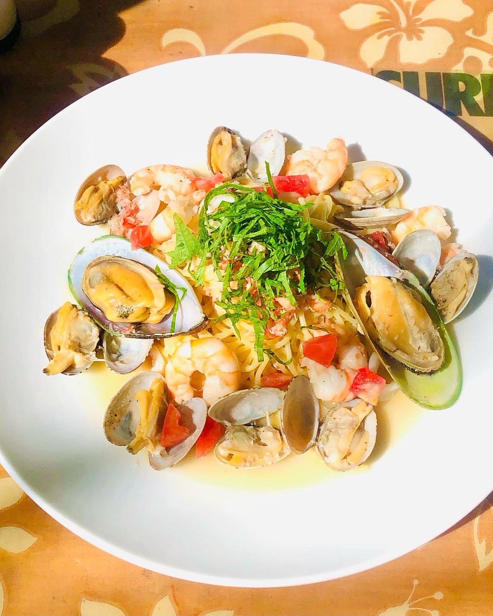 SEASONG72696455's tweet image. おはようございます☀
GW後半スタートしました❗️
本日も元気いっぱい営業致します🙇‍♂
🔸本日のおすすめ🔸
「SEASONGパスタ(魚介の白ワインバターソース」
#seasong #シーソング #魚介 #パスタ #ペットok #ペットと旅行 #ペットとお出かけ #千葉県 #一宮町 #千葉県グルメ  #千葉フォルニア