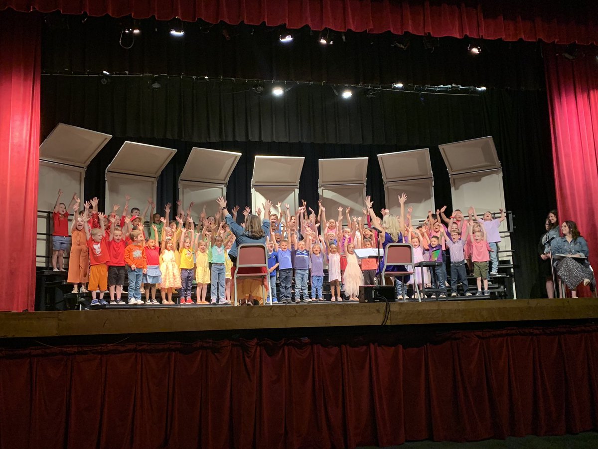 GracemorNKC's tweet photo. Our kindergarten students did an excellent job in Rainbow Fish, directed by @becky_pattee and Tamara Everly! #ForeverGracemor https://t.co/9gc1MPVJkP