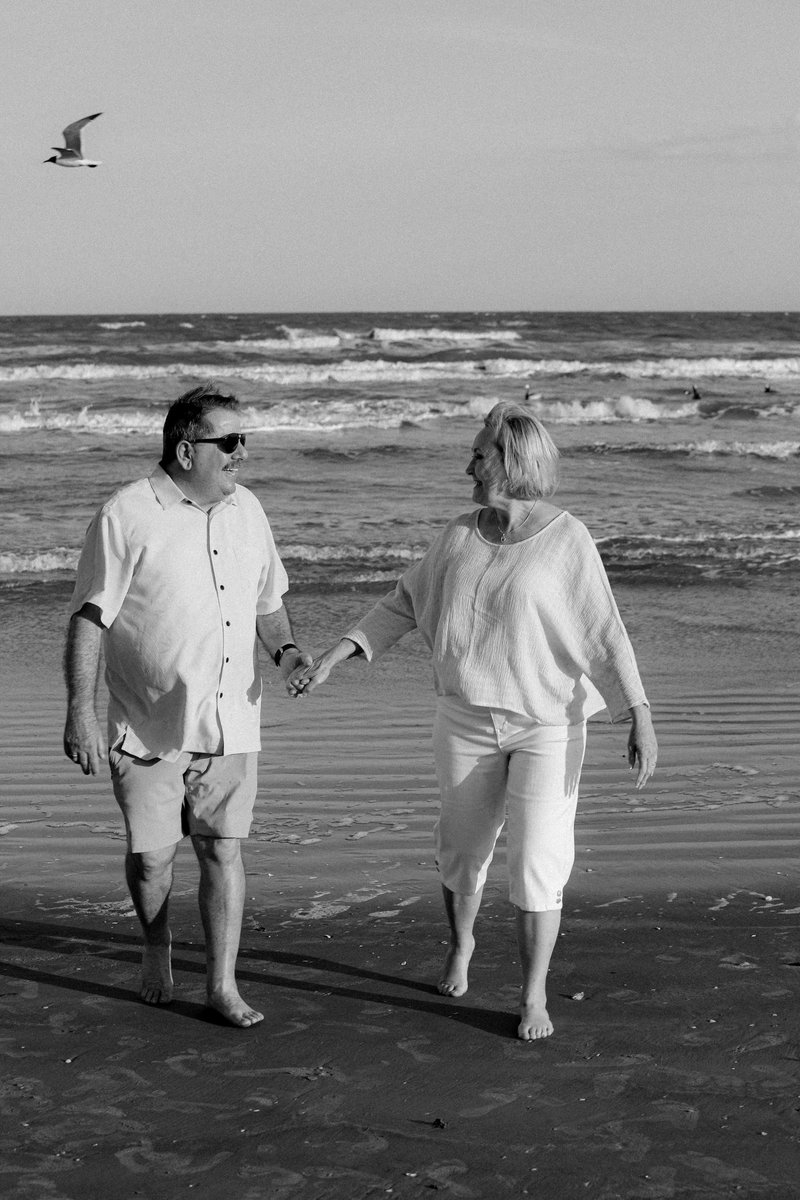 TaylorHuntPhoto's tweet photo. Family Photo Session on the Beach 🌊🤍
#canon #canonphotography #houstonphotographer #Galveston #galvestontexas #family #familyphotosession #spring https://t.co/Sazrb6Ux5G