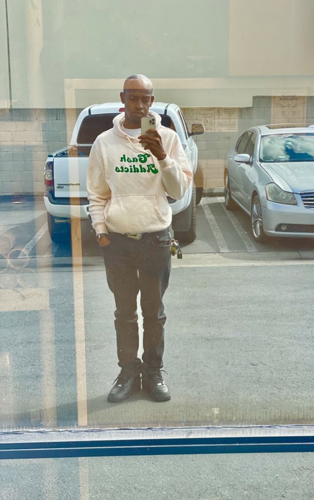 mikeblvd_'s tweet photo. Tap tap in. Got a few left hoodies/ crewnecks.  #cashaddicts https://t.co/8gOzL96ahT