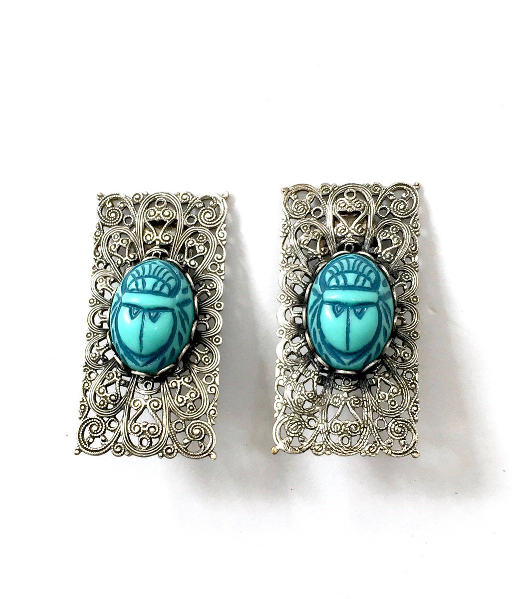 Egyptian Revival Scarab Earrings Ornate Filigree Silver Tone Metal Mount Resin Turquoise Scarab Stone Long Rectangle Clip-on Gift for Her #EgyptianRevival #ScarabEarrings 
$59.00
➤ etsy.com/listing/609370…