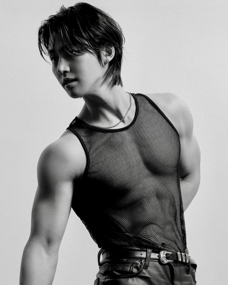 suho_jinyoung's tweet photo. back to this hongseok https://t.co/cNohi7RwC6