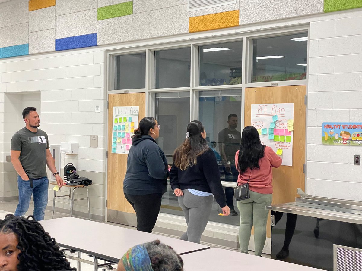 RHLeeESReading's tweet photo. Our Title I parent input meeting was a success! Students enjoyed The Science Guys of Baltimore while their parents gave us input on our title I plan and learned about reading and math activities to use over the summer. @RHLeeESAACPS @TitleIAACPS https://t.co/0YtTHMndKX