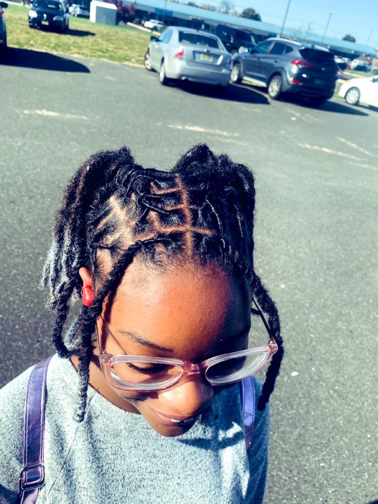 JUSMITHOUGHTS1's tweet photo. This little white boy at my daughter school going to tell her, her hair would be longer if she didn’t have Locs🤬🤬
little gremlin you don’t know shit about black people hair…..
I told my daughter “how he know?he a black hair professional, he need to STFU
b4 I knew it 🤦🏾♂️😂 https://t.co/3XPWurMP2e