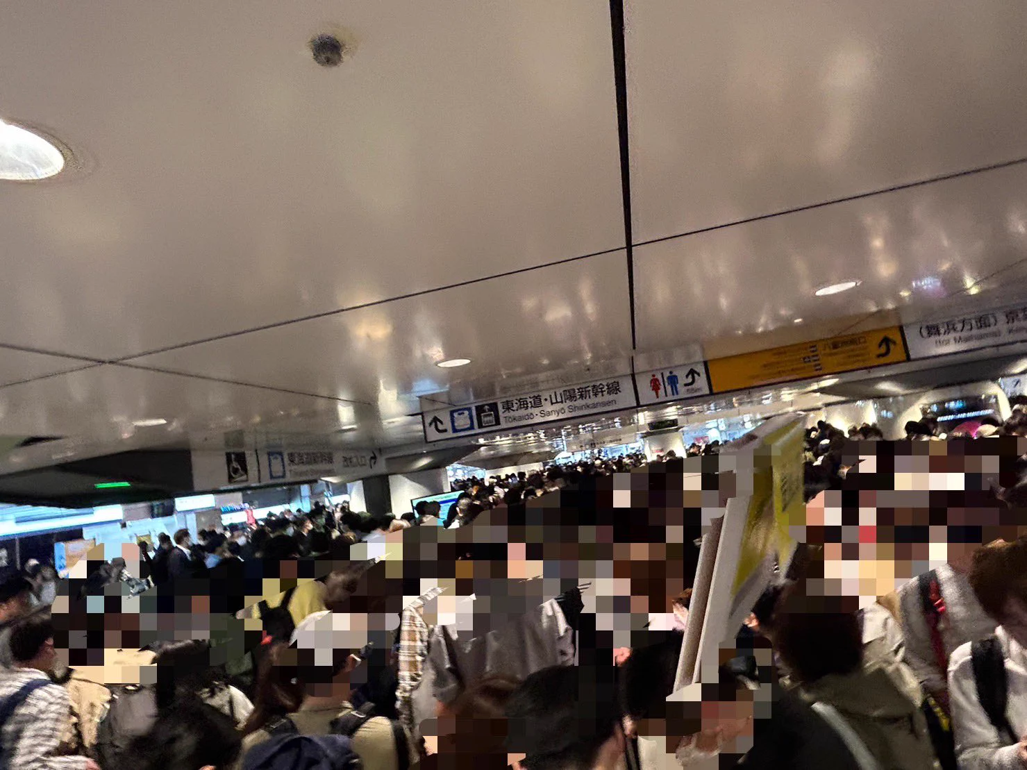 GWの東京駅。新幹線の自由席ホーム、改札口、切符売り場どれも大行列！