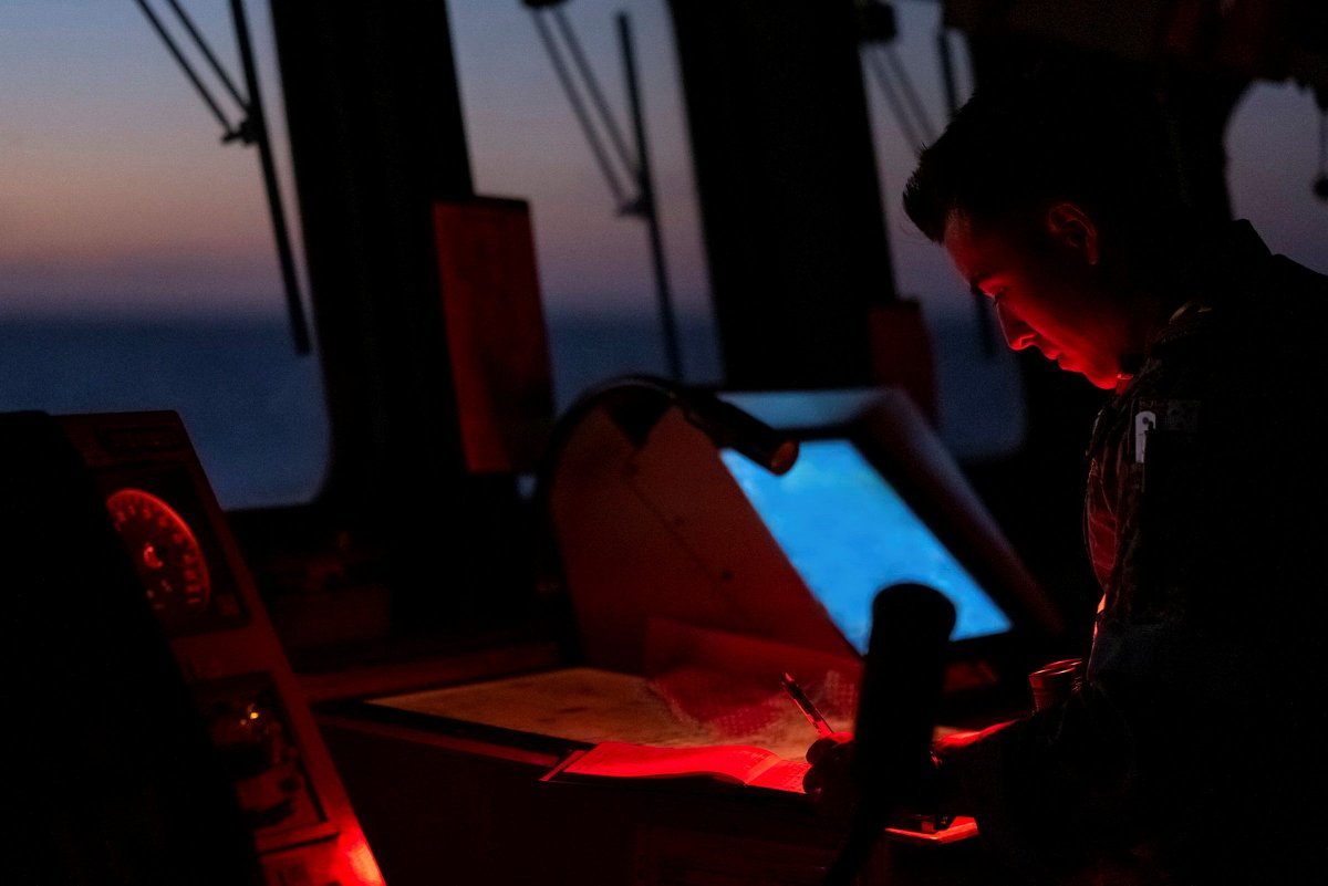 Australian_Navy's tweet photo. #HMASAnzac and #HMASPerth recently rendezvoused in seas North of Australia โ
The ships conducted 'Officer of the Watch Manoeuvres', exercising both crewsโ seamanship and navigation skills as Anzacโs embarked MH-60R helicopter Carnage flew overhead.
#AusNavy #StrongerTogether https://t.co/SS3RDreGBC