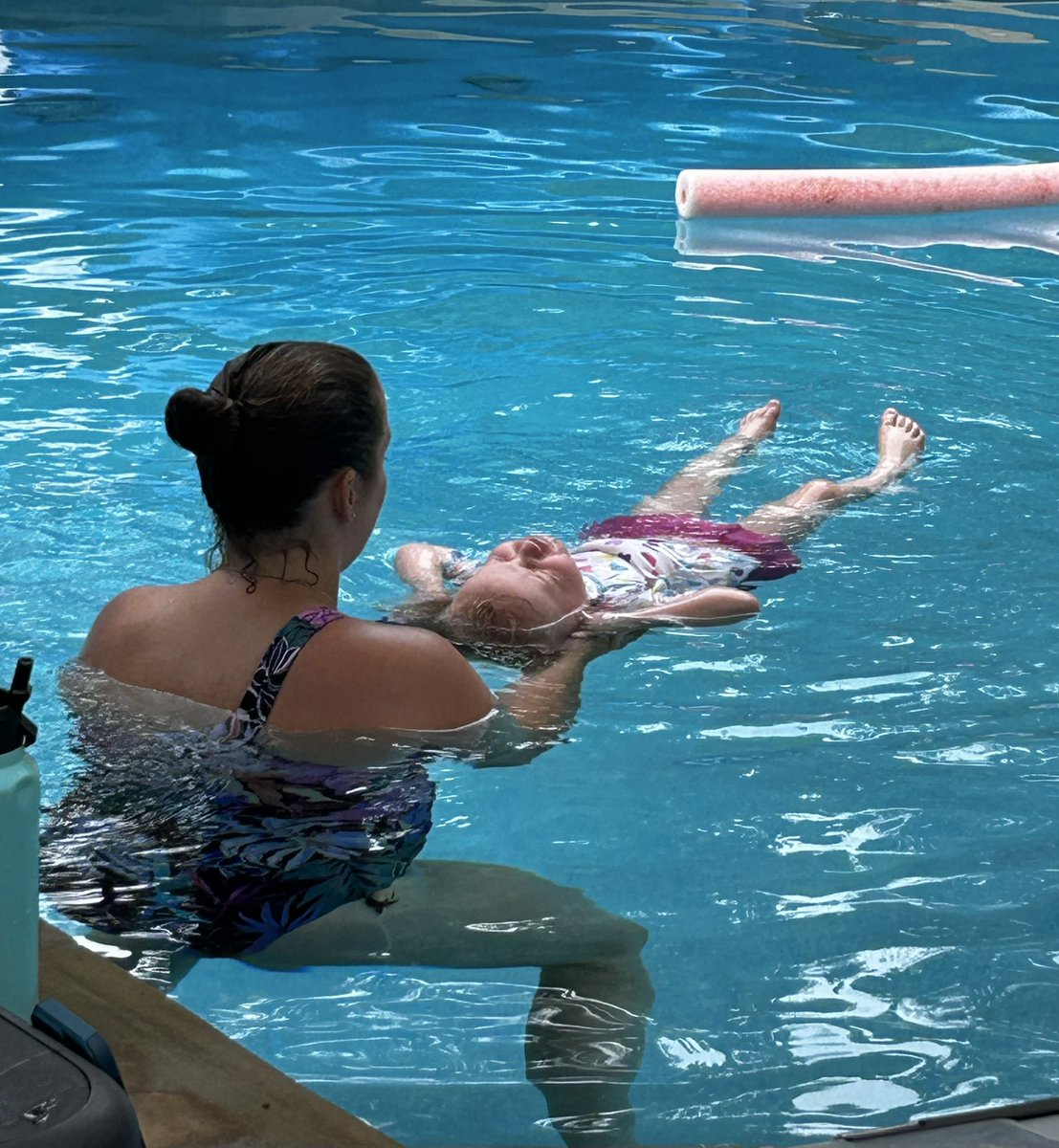 candrewsRLA's tweet image. Did you know roughly 900 kids drown every year? Water safety is important! Super important that your kids know how to float! #swimfloatswim #secondlesson