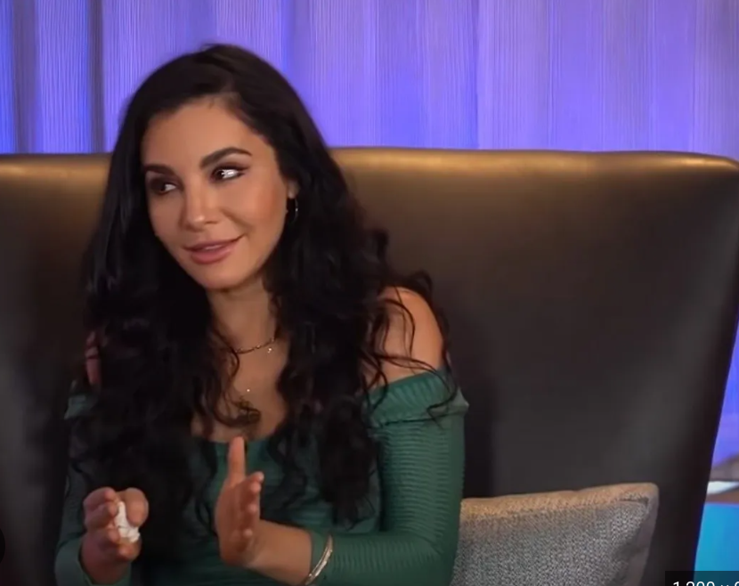 eseauto's tweet photo. "Yo iba a ser la Princesa Leia pero sin querer me metí en la puerta que decía 'Star Trek' y nadie me dijo y ya no me hablaron luego".
-Martha Higareda https://t.co/YcDwzuE1W9