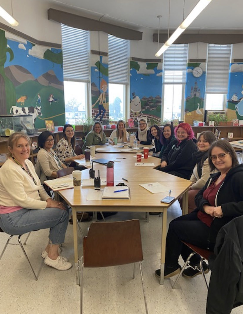 dyanasquire's tweet photo. So proud to work with this amazing team of community partners who are coming together to support Aberdeen families. #Crouch #MLHU #LondonFoodBank #GCCRC #ImpactChurch #TVDSB ⁦@RAndrewCanham⁩ ⁦@AberdeenPS⁩ https://t.co/kl1oSK6UfY