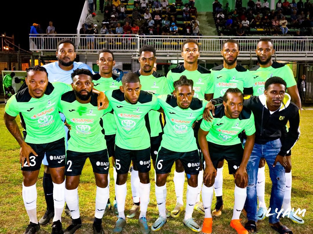 resca_sports's tweet photo. ⚽ #CDMQ : Les demi-finales de la Coupe de Martinique débuteront la semaine prochaine.
Le Club Franciscain, tenant du titre, jouera face au Club Colonial et le Golden Lion sera opposé à la Samaritaine. https://t.co/iBvhijWRJW
