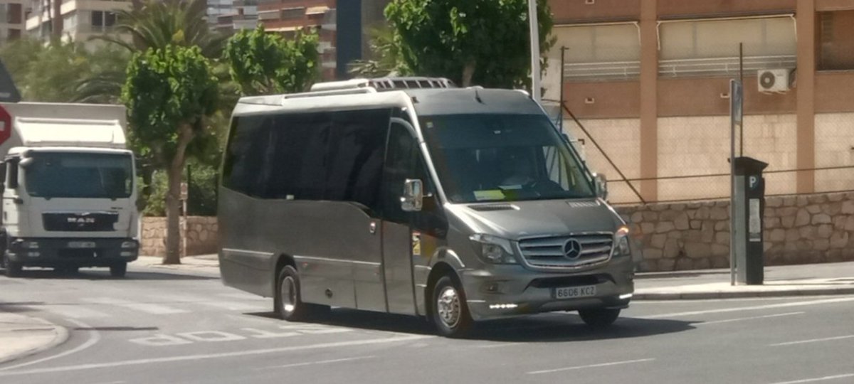 AutobusAlicante's tweet photo. #mercedesbenz #autocuby #benidorm #beniconnect #grupobenidorm 

♻️ Empresa 

Grupo Benidorm / Beniconnect

🔄 : Línea / Líne 

Discrecional

🚍🚍🚍 : 

106 

🚌🚌🚌 : 

Mercedes Benz Sprinter spica 

@AGrupoBenidorm
@Beniconnect
@Evobus_spain https://t.co/dpKkVhhus7