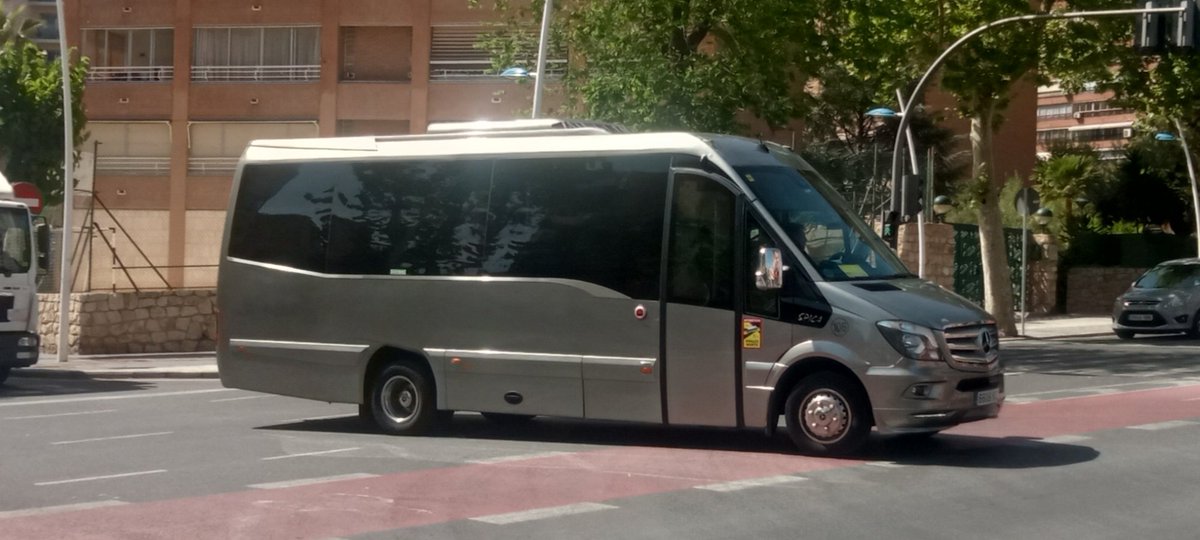 AutobusAlicante's tweet photo. #mercedesbenz #autocuby #benidorm #beniconnect #grupobenidorm 

♻️ Empresa 

Grupo Benidorm / Beniconnect

🔄 : Línea / Líne 

Discrecional

🚍🚍🚍 : 

106 

🚌🚌🚌 : 

Mercedes Benz Sprinter spica 

@AGrupoBenidorm
@Beniconnect
@Evobus_spain https://t.co/dpKkVhhus7