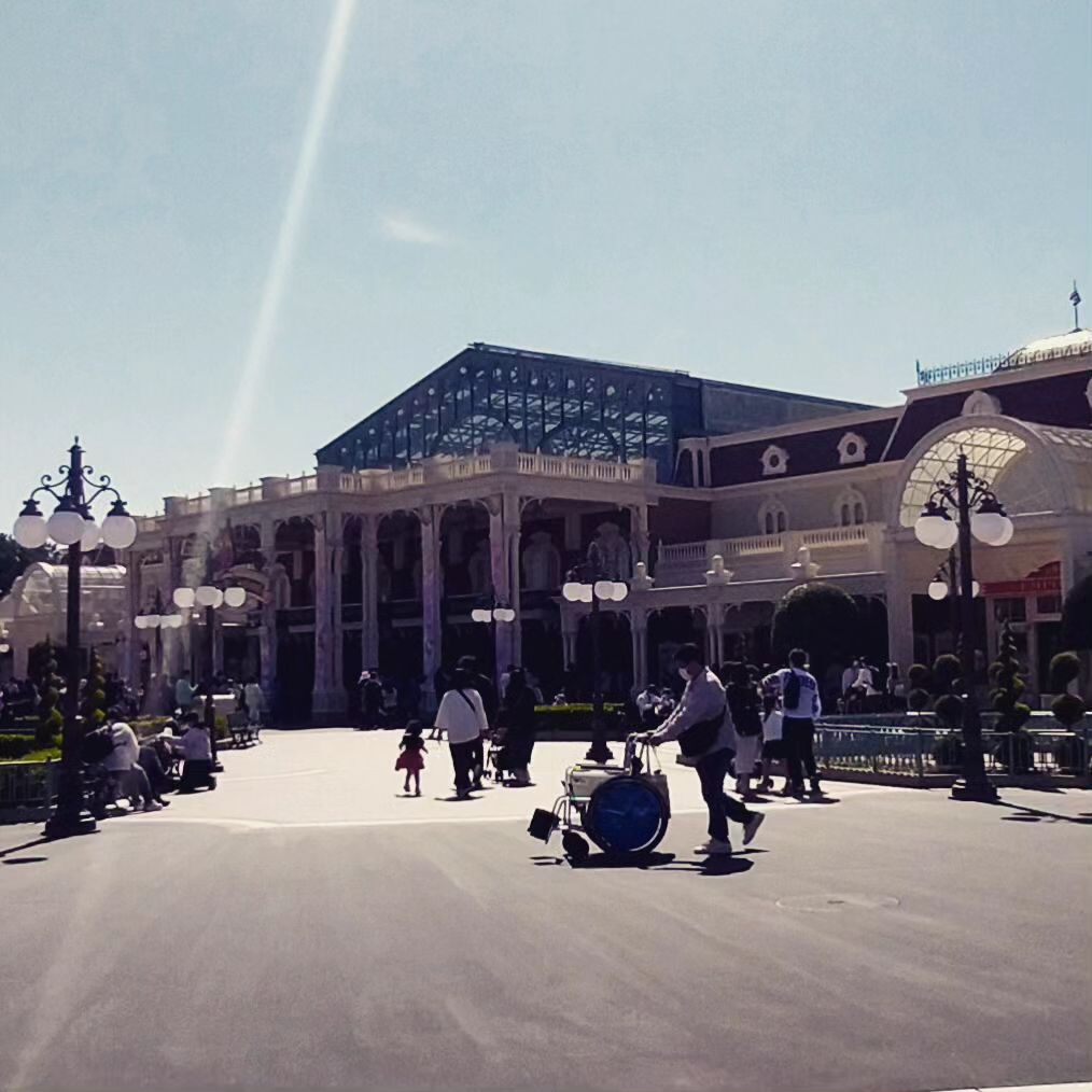 YAMACo_01's tweet photo. 家族で初でぃずにーw

＃ディズニーランド https://t.co/zL5H5YiLYe https://t.co/Y4Qr7Mz8ta
