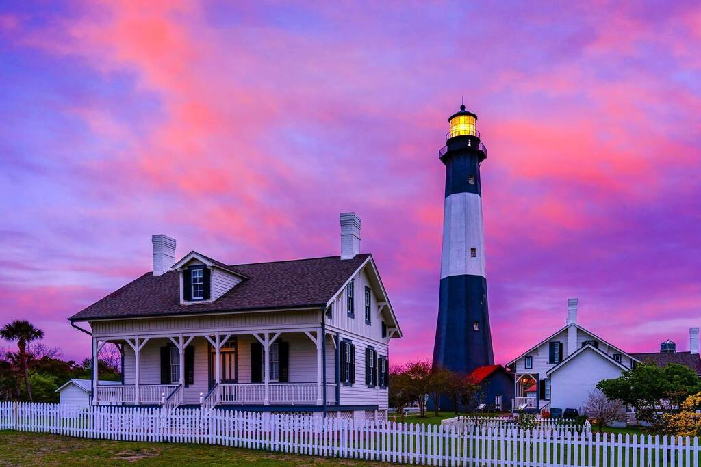 We can't imagine a more lovely pastel sky. 💕💙 #VisitTybee [📸 @vollinkphoto]
.
.
.
#lightousechasers #Explore #tybeeisland #TravelGoals #tybeebeach #savannahsbeach #tybeeislandbeach #exploregeorgia #georgiacoast #sunsetskies