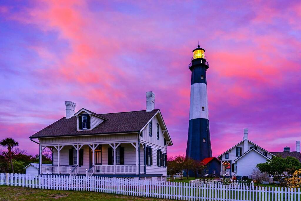 We can't imagine a more lovely pastel sky. 💕💙 #VisitTybee [📸 @vollinkphoto] . . . #lightousechasers #Explore #tybeeisland #TravelGoals #tybeebeach #savannahsbeach #tybeeislandbeach #exploregeorgia #georgiacoast #sunsetskies