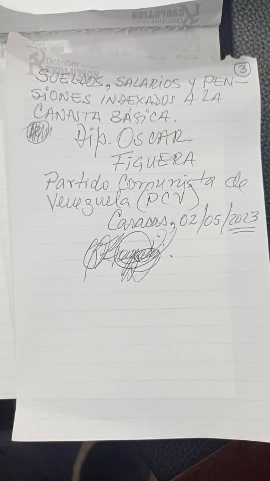 #DENUNCIA Hoy el PCV propuso en la Asamblea Nacional una resolución para exhortar al Gobierno a corregir su política de bonificación y decretar un aumento de sueldos, salarios y pensiones indexados a la canasta básica.
El presidente de la AN, Jorge Rodríguez, se negó a votarla.