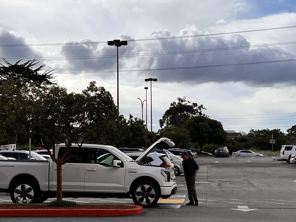 LyftGyft's tweet photo. Left the Frunk open while I refilled my water bottles.  First guy stops and stares. Then a lady strolls up.  Now I’m heading back to my truck. I say “different right” they say “oh yes”. I tell them It’s fully electric. They are in disbelief. I share the specs and they say SOLD! https://t.co/xPaPNcjAP6