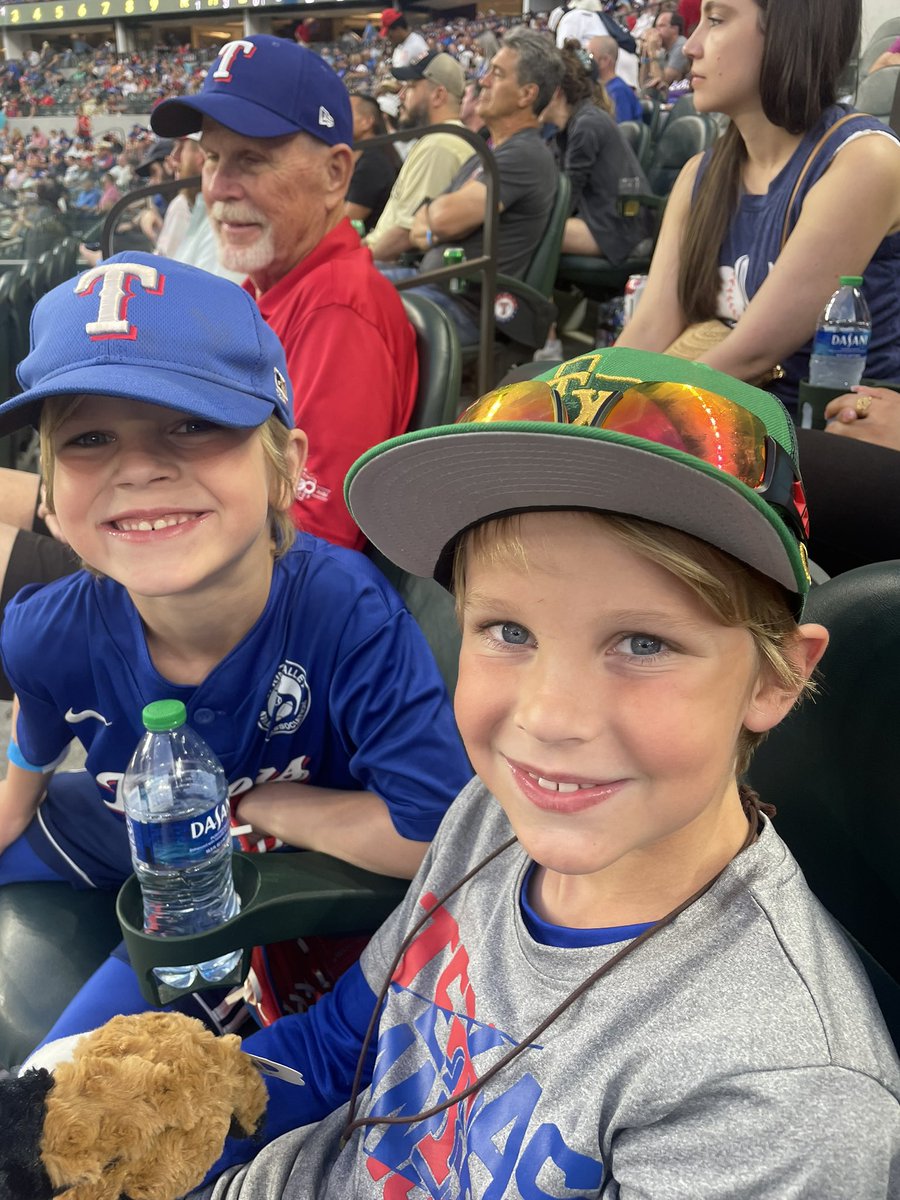 durrett's tweet image. #globelifefaces