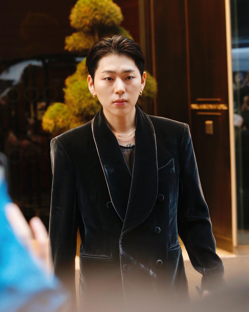 zicostaff's tweet photo. 230503 ami_shi__ (photographer) Instagram

Zico at Tiffany &amp; Co. reopening event last week

#ZICO #지코 https://t.co/gRmo3VQ4L2