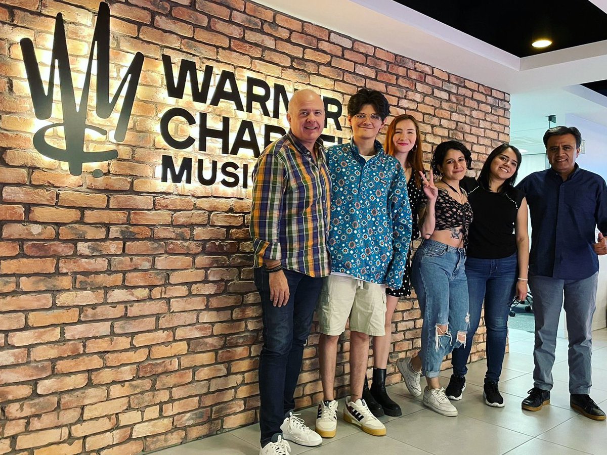 WCMMexico's tweet photo. ¡Bienvenido #SousSol a la familia #Warnerchappell !
Cantautor con un gran proyecto que va creciendo con mucha buena música 🎶 Escúchalo en plataformas digitales
#newsigning #songwriter #musicindustry https://t.co/wAUeC7kMlT