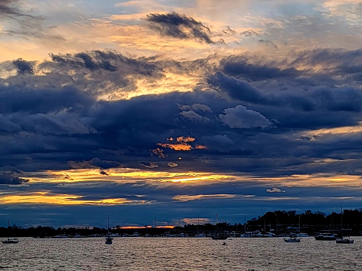 Goodnight Port! Sunset over Manhasset Bay, Port Washington, NY. #sunset #sunsetphotography #portwashingtonny #sunsetovermanhassetbay #jeffstonephotography