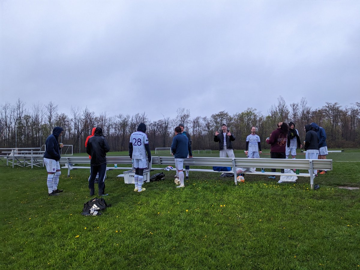 GreatWhiteBflo's tweet photo. Rain or shine. Hot or cold. 

Always #PostGameBeers 🍻

Well deserved on Sunday too! https://t.co/MjUdVeBbCr