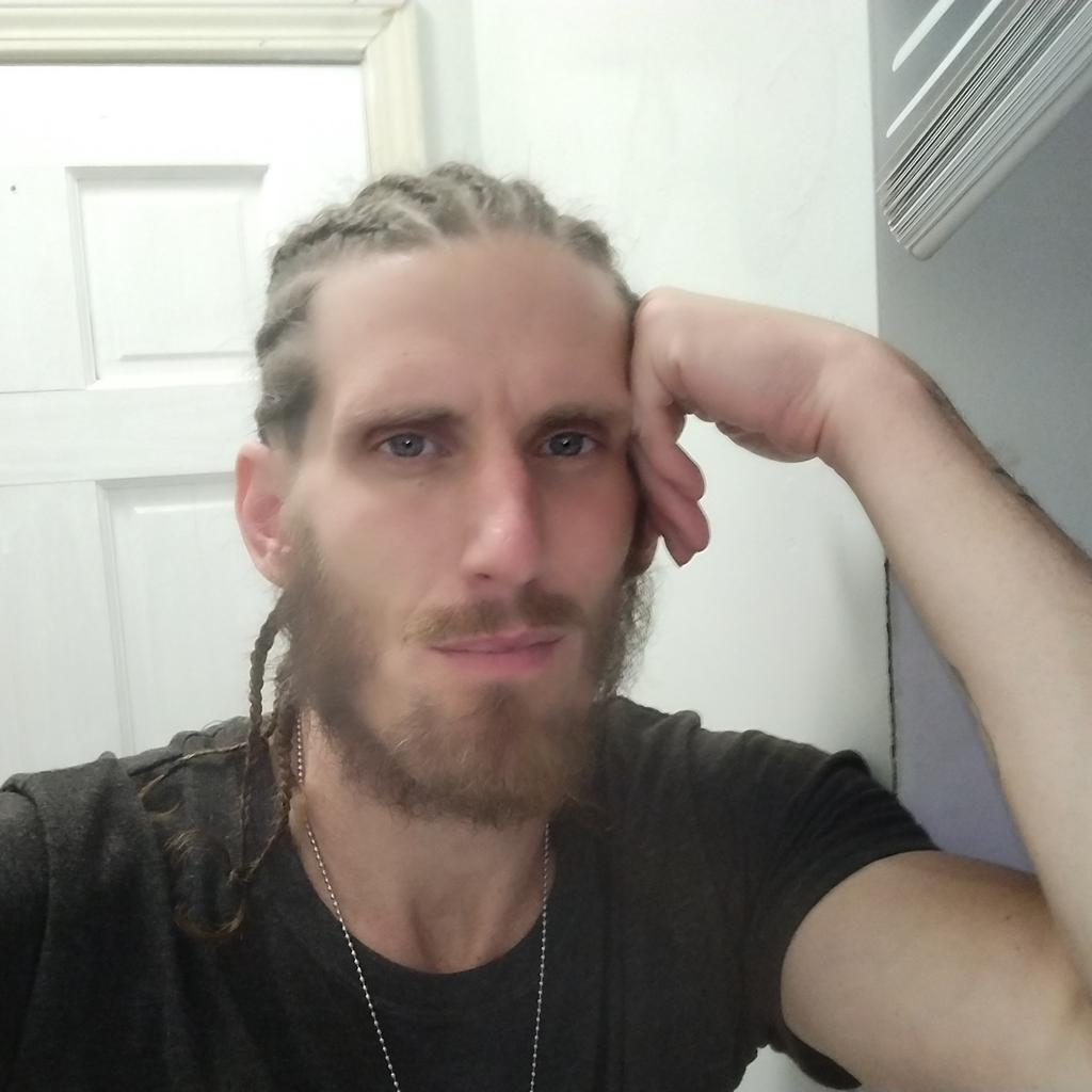 NicholasTr96337's tweet photo. #NewProfilePic. ,... J-CHRiST/33 https://t.co/6uWXtUicOI