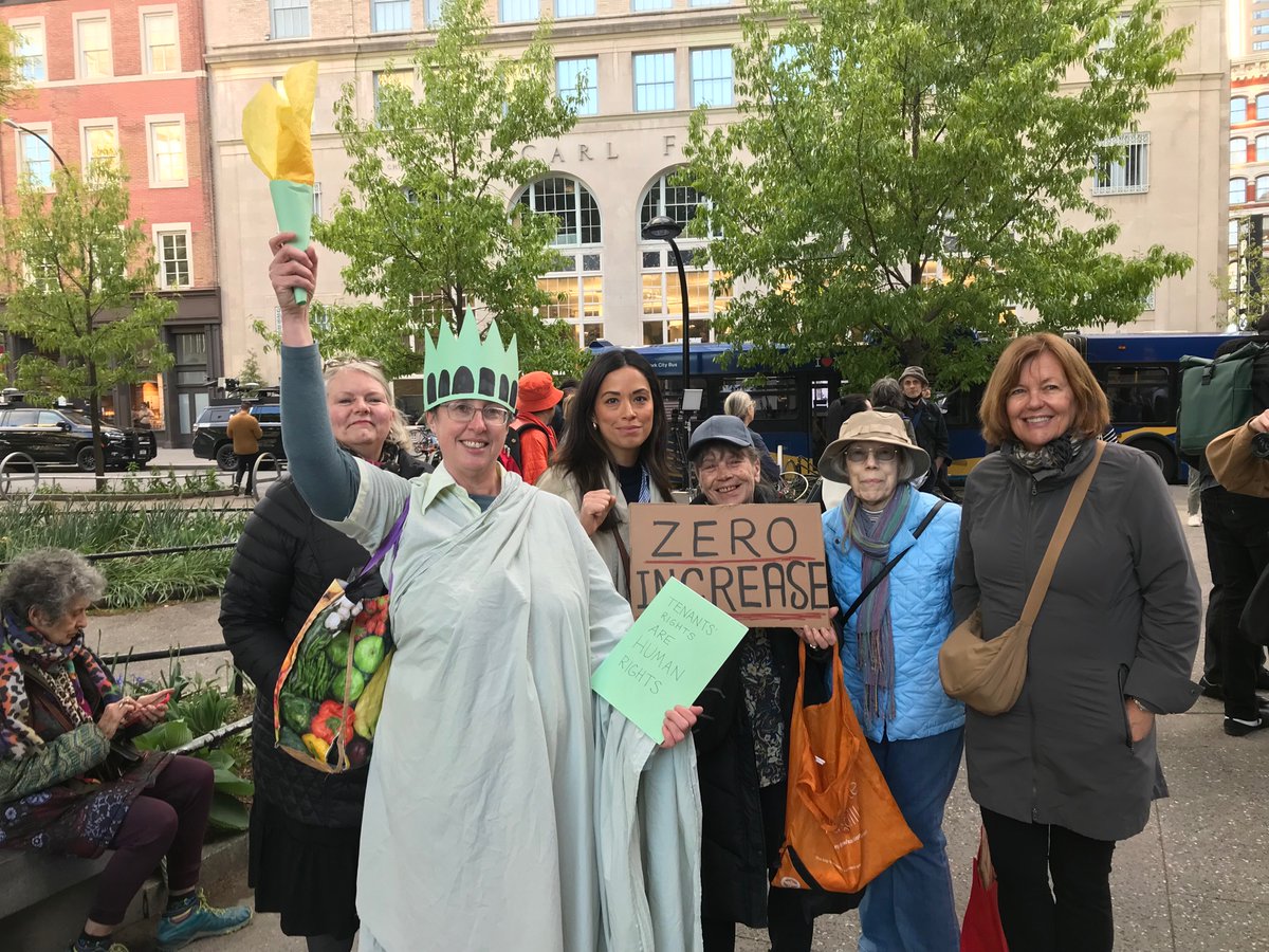 CooperSq's tweet photo. We rallied at the RGB meeting w/ @CMCarlinaRivera, @TenTakeControl &amp; other tenants for rent freezes &amp;/or rollbacks tonight! https://t.co/lt2JJMhXRV