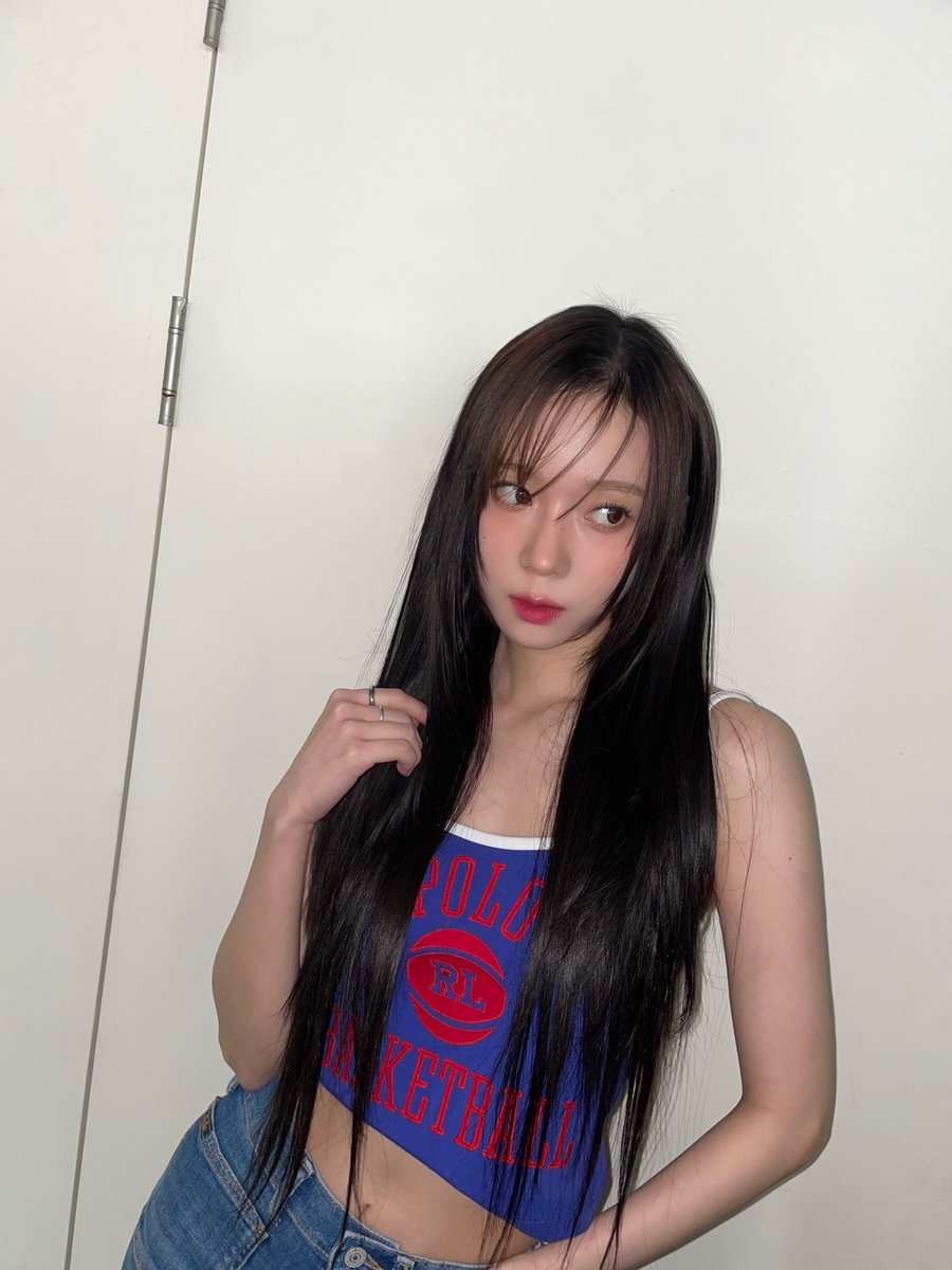 wuinnter's tweet photo. ͏
͏
i came back with my long hair, took some pictures to keep as memories. i miss my long hair. is not bad with this messy hair. 

͏͏
͏͏ https://t.co/zBz1AFmwII