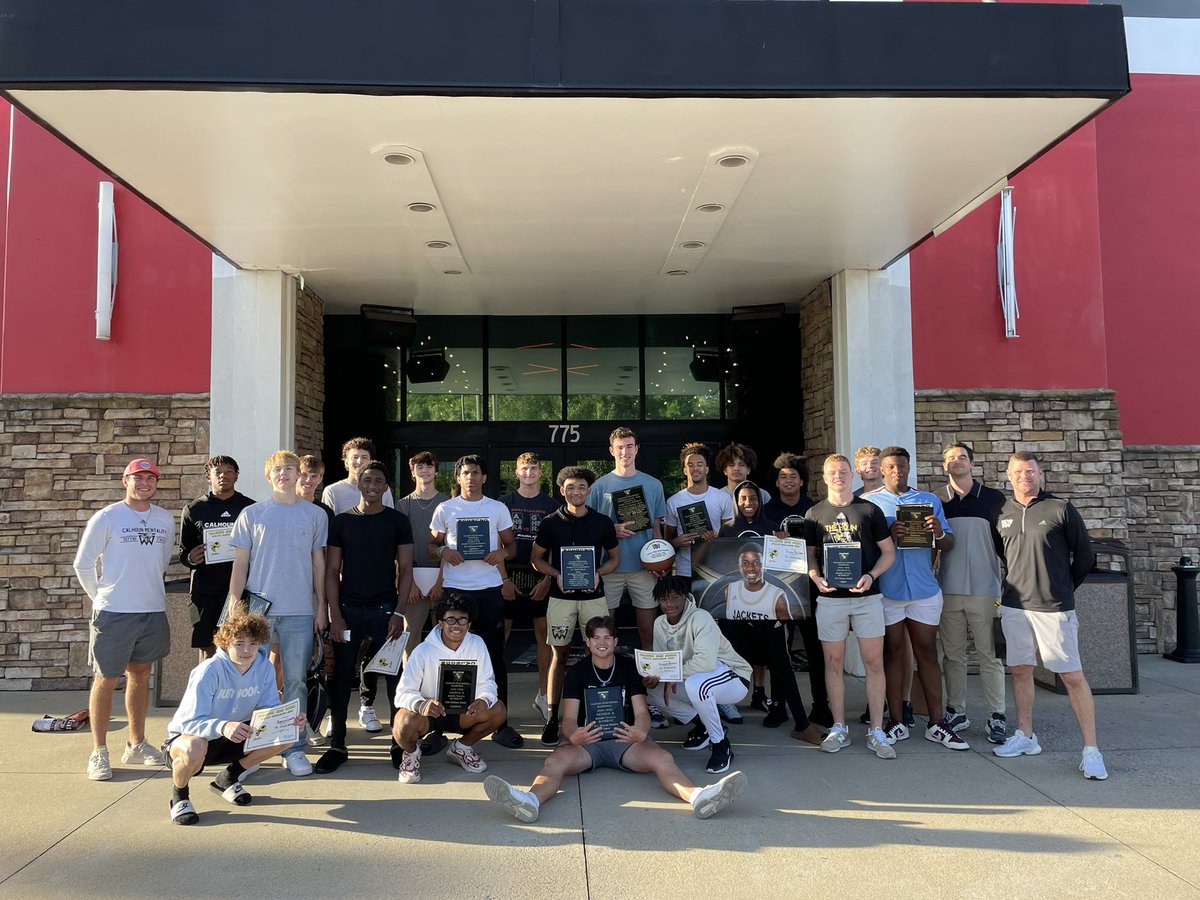 CalhounHoops's tweet photo. It was a great day celebrating our season and sending off our 2023 guys. Calhoun Basketball is an elite group of young men. 🐝 https://t.co/cPHrnXufHZ