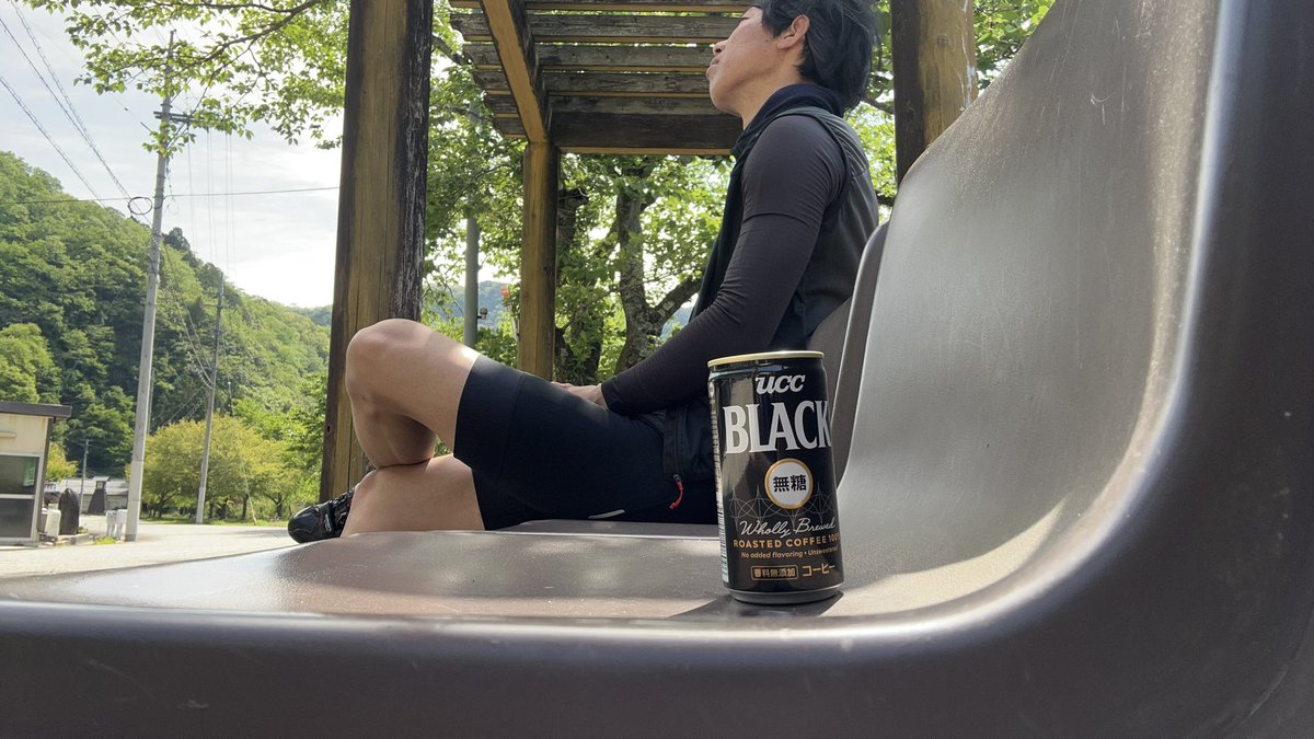 Mtakuya19's tweet photo. 夏でもホットコーヒー。なんなら腹巻きも。

#ちゃらいど
#ロードバイク
#サイクリング
#roadbike
#cycling
#coffeebreak 
#コーヒーといえばUCC 
#香料無添加 https://t.co/EBFM9E5tve