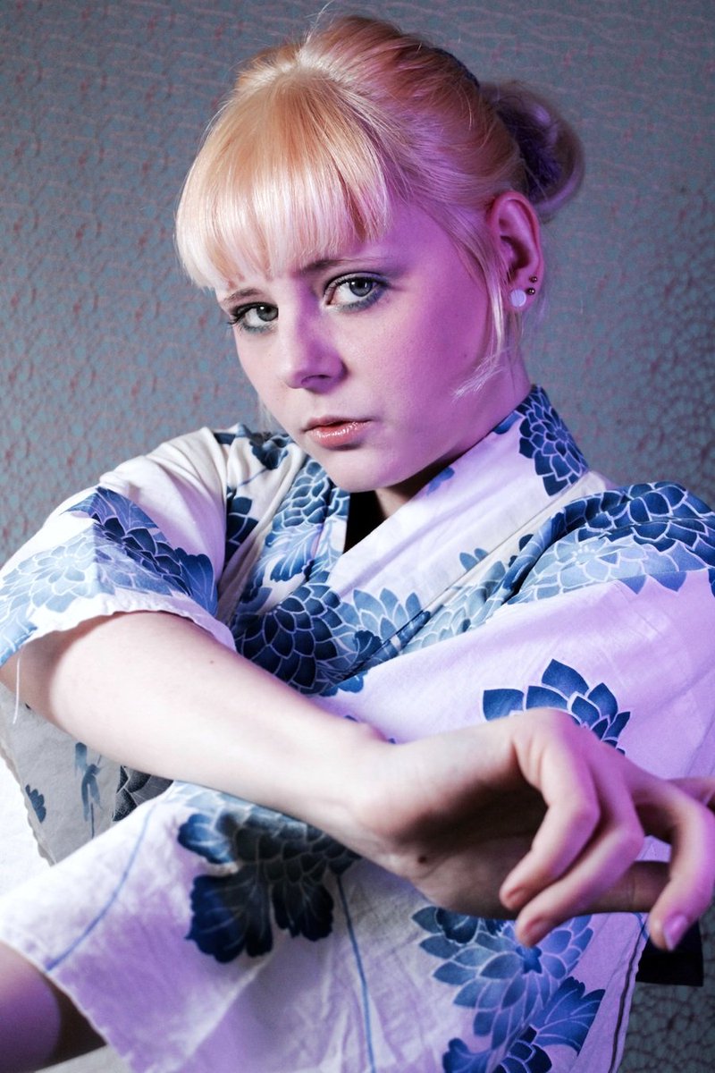 #japanesefashion #和服 #portrait #model #modeling #きもの #着物 #japanese #kimono #instamodels #alt #alternative #portraitphotography #wafuku #modelwork #lace #net #ファッション #浴衣 #yukata #ゆかた #わふく #blue #lightblue #white #culturalappreciation #キク  #chrysanthemum #菊