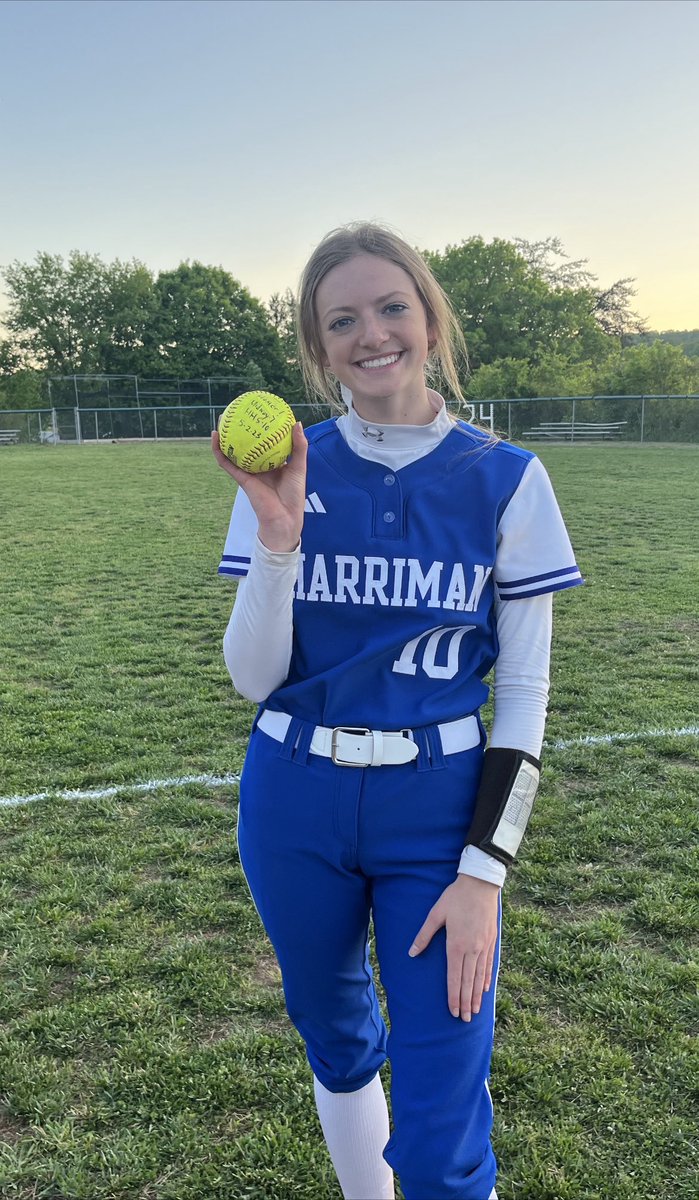 HighHarriman's tweet image. Dinger at the right time!! Big win to close out the regular season undefeated in district! @AddisonOliver33