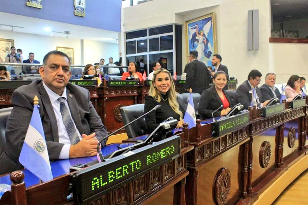 DipRosyromero's tweet photo. ✍🏻| Sesión Plenaria N° 105

Continuamos con el desarrollo de la sesión plenaria, un cordial saludo a todos los salvadoreños y salvadoreñas, especialmente a mis amigos del Dpto. de La Paz y a quienes le dan seguimiento a mi trabajo legislativo desde fuera de las fronteras patrias. https://t.co/7BD4fFVsSE