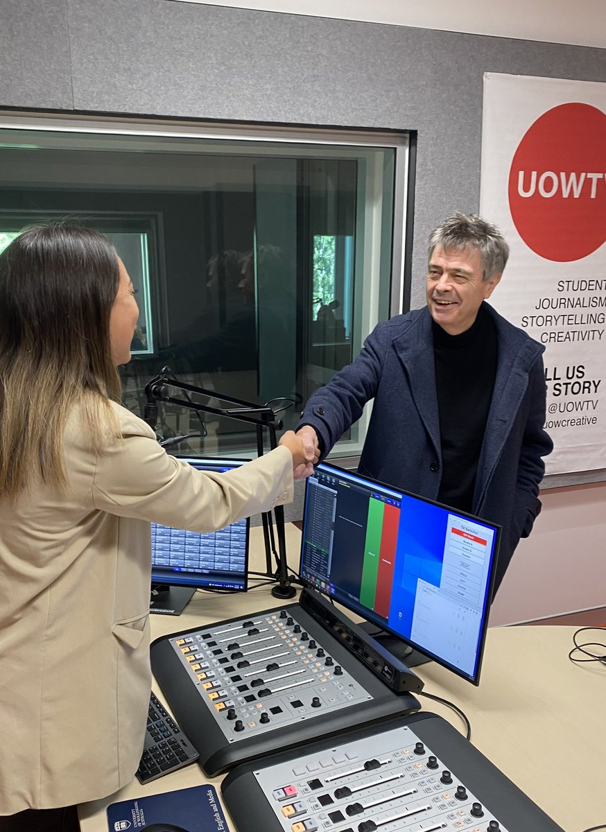Had the pleasure of meeting famous Australian poet and UOW Fellow Alan Wearne. 

Tune in to afternoons on RadioU to listen to my interview with him about his new book Near Believing 📖 

Listen now: uowtv.com 

<a href="/UOWTV/">UOWTV</a> <a href="/UOWCreative/">UOW Creative</a> 
#uowcreative #uowtv #poetry
