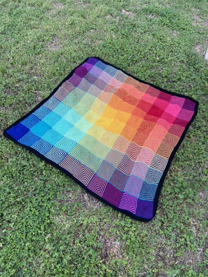 IlikeitFrantic's tweet photo. This was a work of love but I’m so glad it’s done!! I think it might make a great Christmas/birthday present for a special person in our lives. #hueshiftblanket #knittingneedles #knitting #knit https://t.co/JsMyXUZiAp https://t.co/Lv8r0awZQR