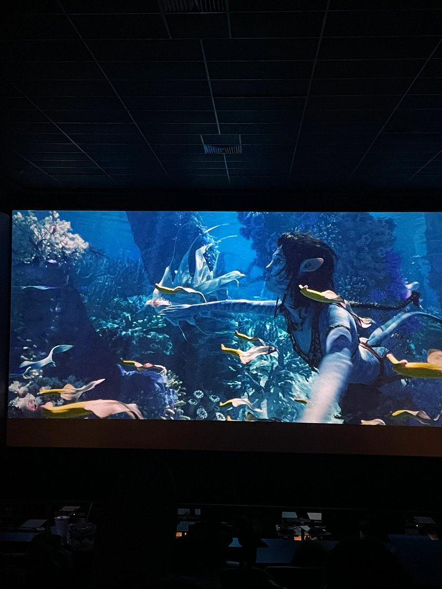 今日はアバター2に3d立体の快感を味わってもらいます。映画が好きな友達はいますか?ははは。