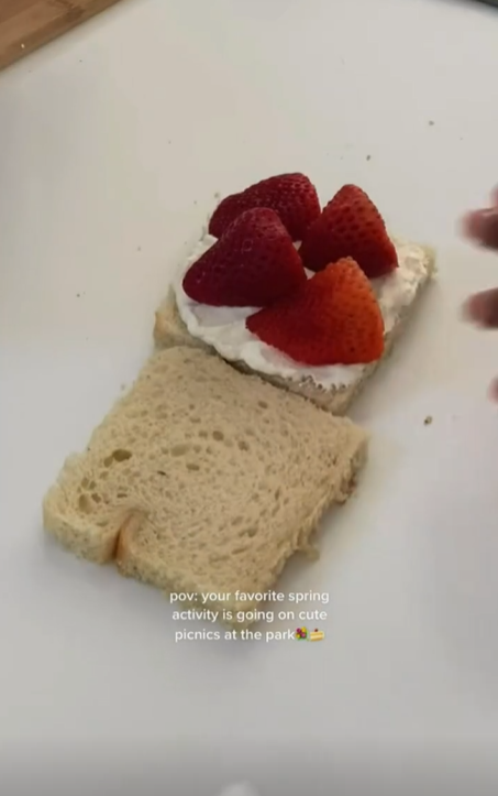 ErwinWardanny's tweet photo. Health is not just about what you're eating. It's also about what you're thinking and saying.
#PicnicInThePark 🍇 #FruitSandwichFun 🍓 #ParkBites 🍇 #FruitFeast 🌳 #SavorTheOutdoors 🥪 #HealthyPicnic💪 #AlFrescoEating 🌞 #FruityGoodness 😋 #ParkSnacking 👀 #SummerVibes 🌳 https://t.co/Ha7fI26872