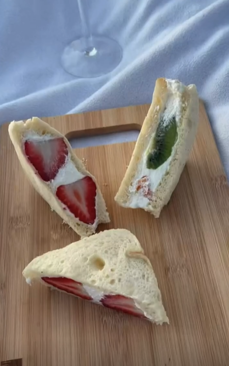 ErwinWardanny's tweet photo. Health is not just about what you're eating. It's also about what you're thinking and saying.
#PicnicInThePark 🍇 #FruitSandwichFun 🍓 #ParkBites 🍇 #FruitFeast 🌳 #SavorTheOutdoors 🥪 #HealthyPicnic💪 #AlFrescoEating 🌞 #FruityGoodness 😋 #ParkSnacking 👀 #SummerVibes 🌳 https://t.co/Ha7fI26872
