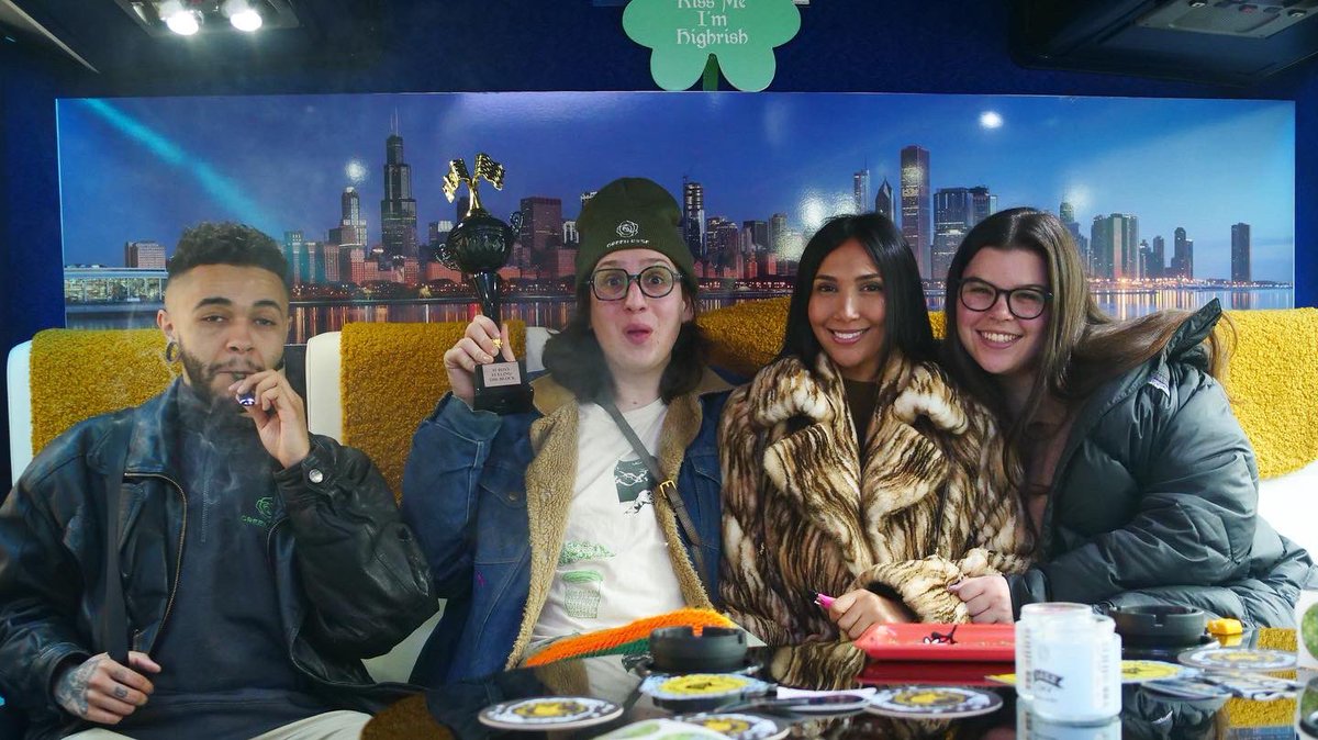 greenrosebrands's tweet photo. Check out these highlights from our very first Pot o’ Green Sesh 🔥🍀💨
Thank you everyone who came out to celebrate #stpatricksday with us this year! 🌈 #greenroseexperience #memories #chicago #cannabiscommunity #event https://t.co/v67rpDP9vJ