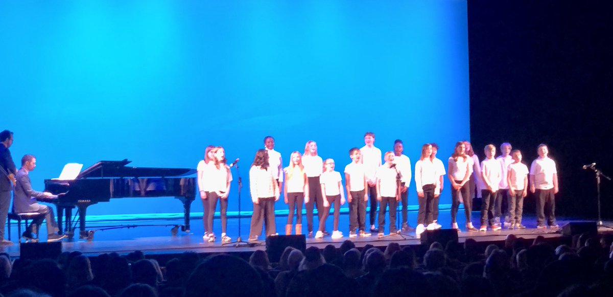 sttcatholic's tweet image. Another night of being #timberwolfproud! A wonderful performance by our Jazz Choir tonight! They gave it their all &amp;amp; wowed the audience. Thanks ⁦@nansmy⁩ &amp;amp; Mrs. E for your leadership &amp;amp; Mr. Rait ⁦@ARTSbhncdsb⁩ for bringing it altogether! #CEW2023 #bhnManyAreOne 💛🖤
