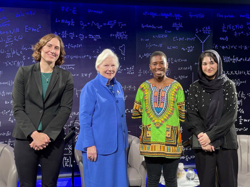 LizDowdeswell's tweet photo. An incredible afternoon of conversation with @AstroKatie, @InackEstelle and Zainab Azim at the @Perimeter Institute's Emmy Noether National Virtual Forum exploring ways to advance women and diversity in STEM, particularly in physics. https://t.co/MnVfxuNH2O