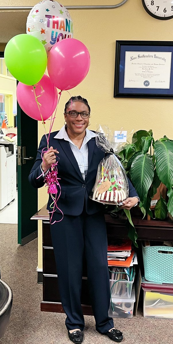 We would like to recognize the fabulous @FayeCarolMcNei2 by screaming Happy Principal Appreciation Day! Thank you for your leadership and commitment to excellence in education @HISDMontgomery ! #DrivingExcellence @HISD_ESO1