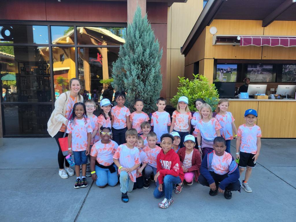 MrsTurnerLES's tweet photo. We had SO much fun today at Riverbanks Zoo that we forgot we were learning!! Here’s a small glimpse at all the excitement from today! 🦘🐘🦍🐒
@lexingtonelemsc https://t.co/zUwFdPIvEO