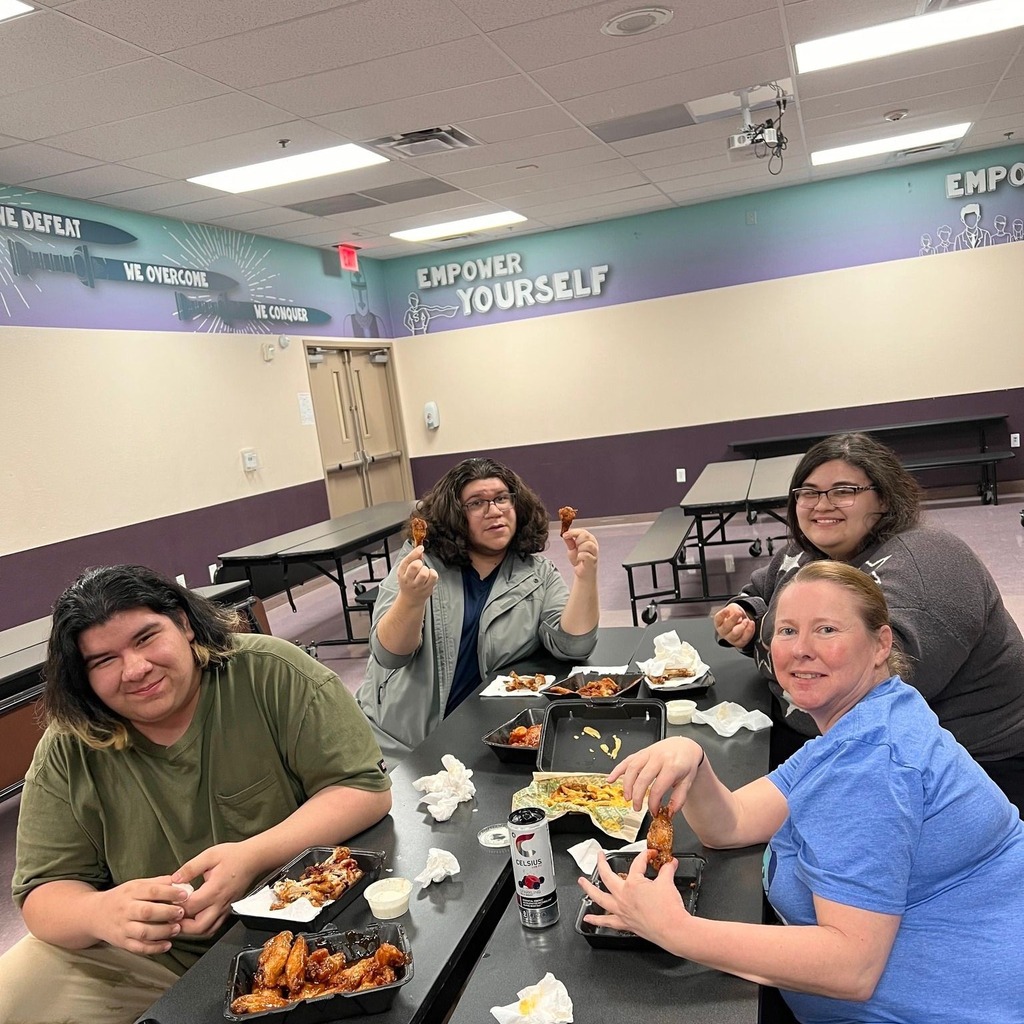 QuestHigh's tweet photo. English students were rewarded with WING STOP as a thank you for showing great character and academic integrity. Thank you Ms. Graham! 🍗😋 #NightSchool #LeonaLeads #QuestHighSchool https://t.co/qC2k5o8Yw8 https://t.co/NMdKiDT6so