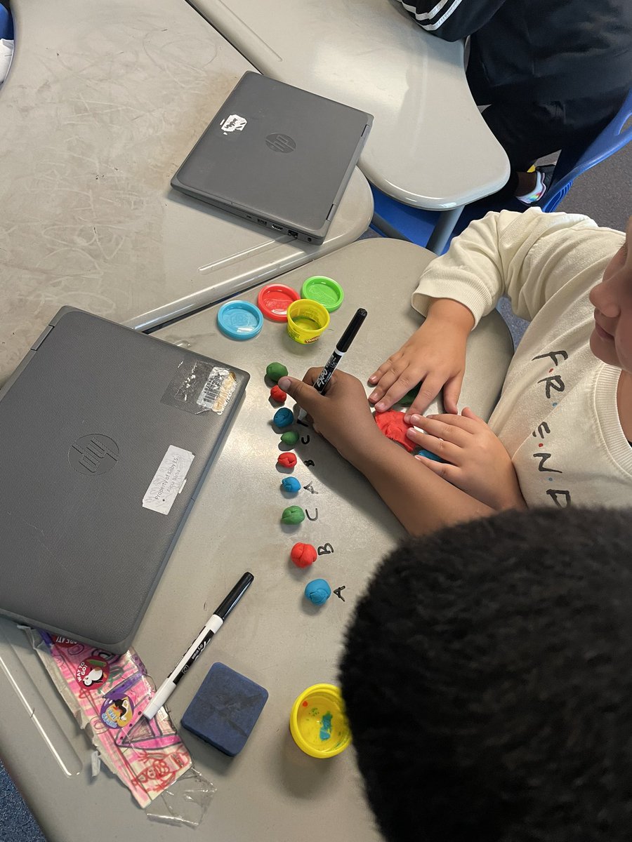 We got to enjoy playing with playdoh today to explore patterns! <a href="/KilbyTigers/">KilbyTigersRoar</a>