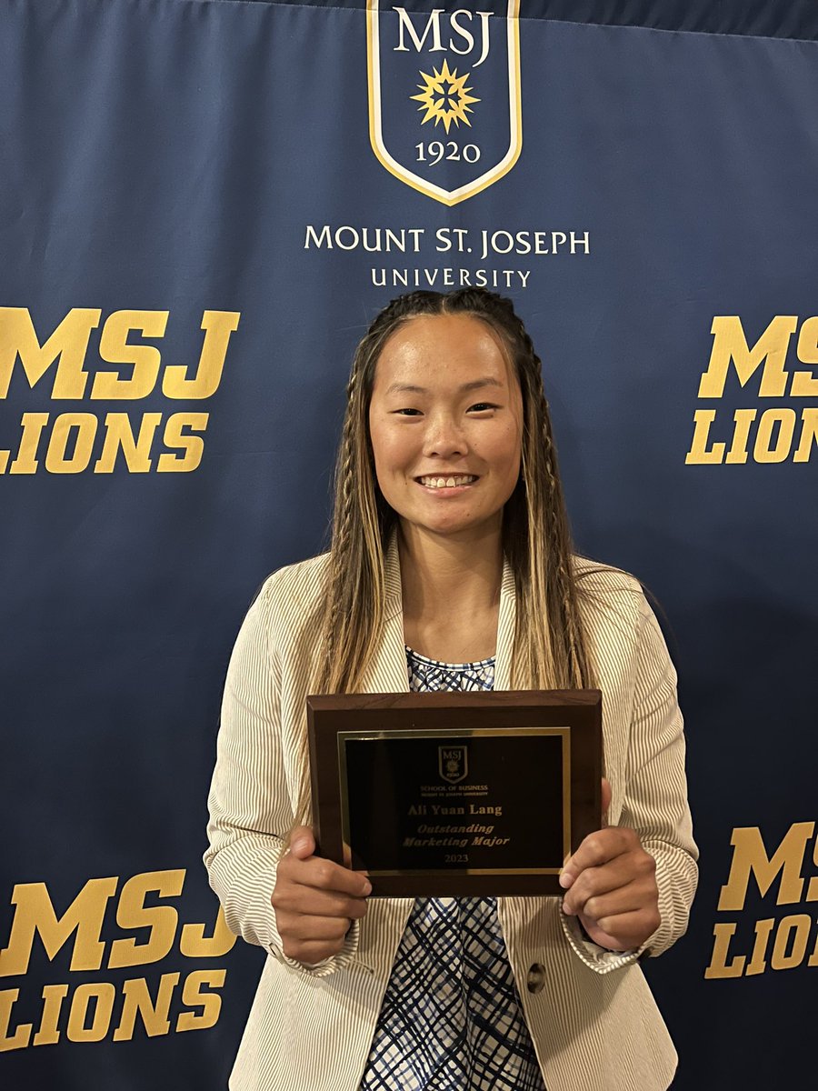 Congrats to senior, Ali Lang, for being chosen as the outstanding marketing student of the year. 

#studentathlete #businessmajor #defendthemount #getbig