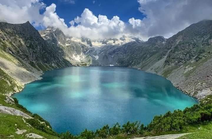 PakistanJannatt's tweet image. کٹورہ جھیل جہاز بانڈہ دیر – کمراٹ 
عکاسی : شاہد خان
#kumrat #kumratvalley #Jehazbanda