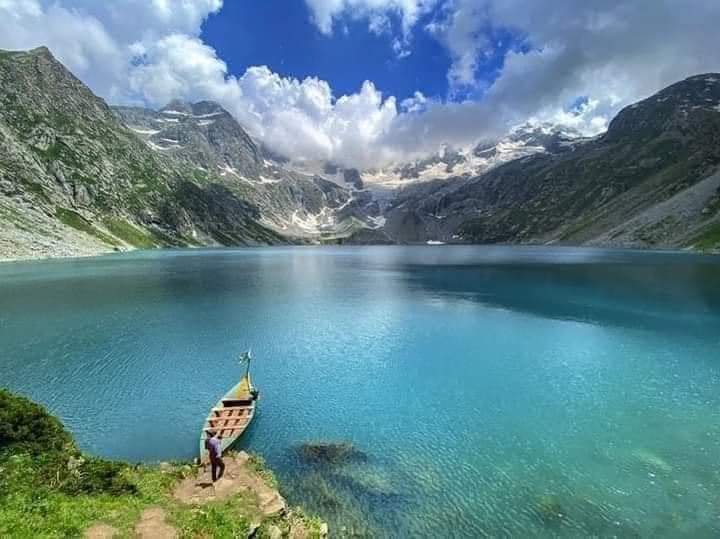 PakistanJannatt's tweet image. کٹورہ جھیل جہاز بانڈہ دیر – کمراٹ 
عکاسی : شاہد خان
#kumrat #kumratvalley #Jehazbanda